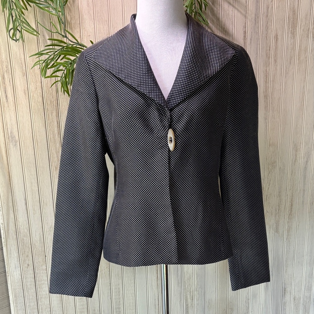 Doncaster Black and White Fitted 100% Silk Blazer, size 6, NWOT, Old Money